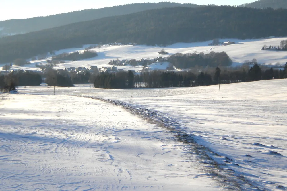 La campagne de Lignières sous la neige en hiver